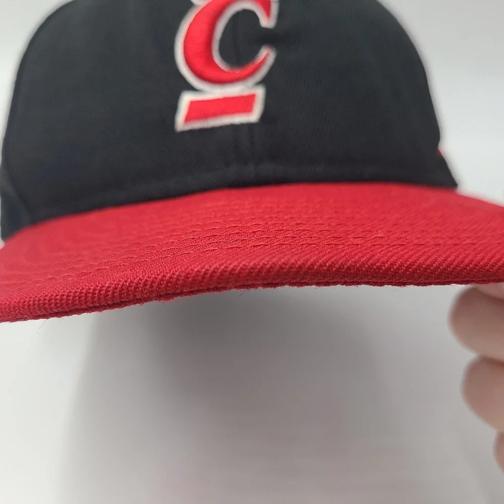 Youth‎ Cincinnati Bearcats Hat Fitted 6 5/8 New Era 59Fifty Black Red NCAA Wool